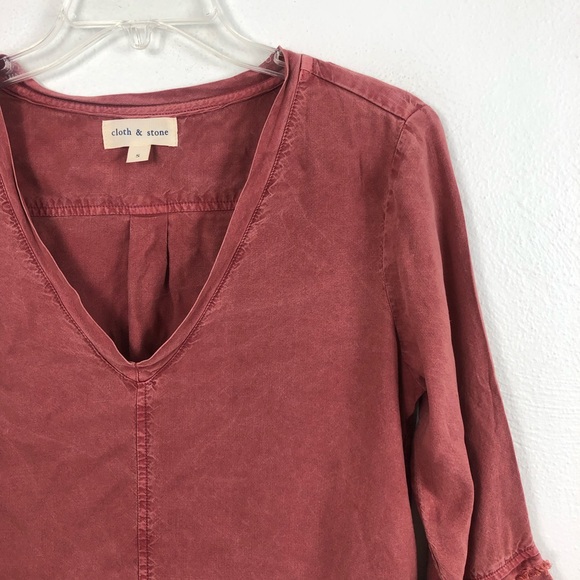 Cloth & Stone V-Neck Frayed Chambray Mauve Blouse - Picture 2 of 9